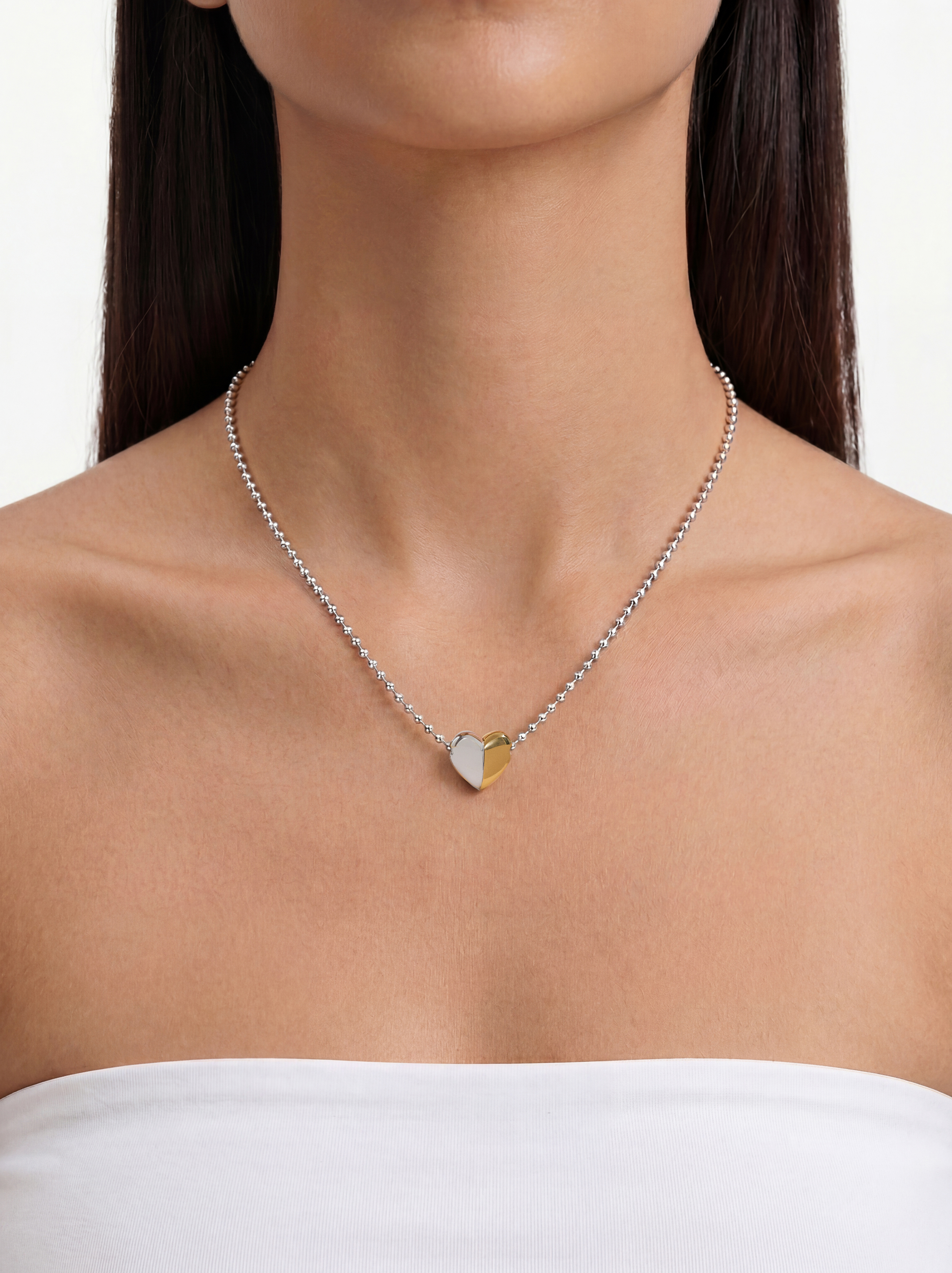 Collar con colgante de coraz&oacute;n bicolor image number 1.0