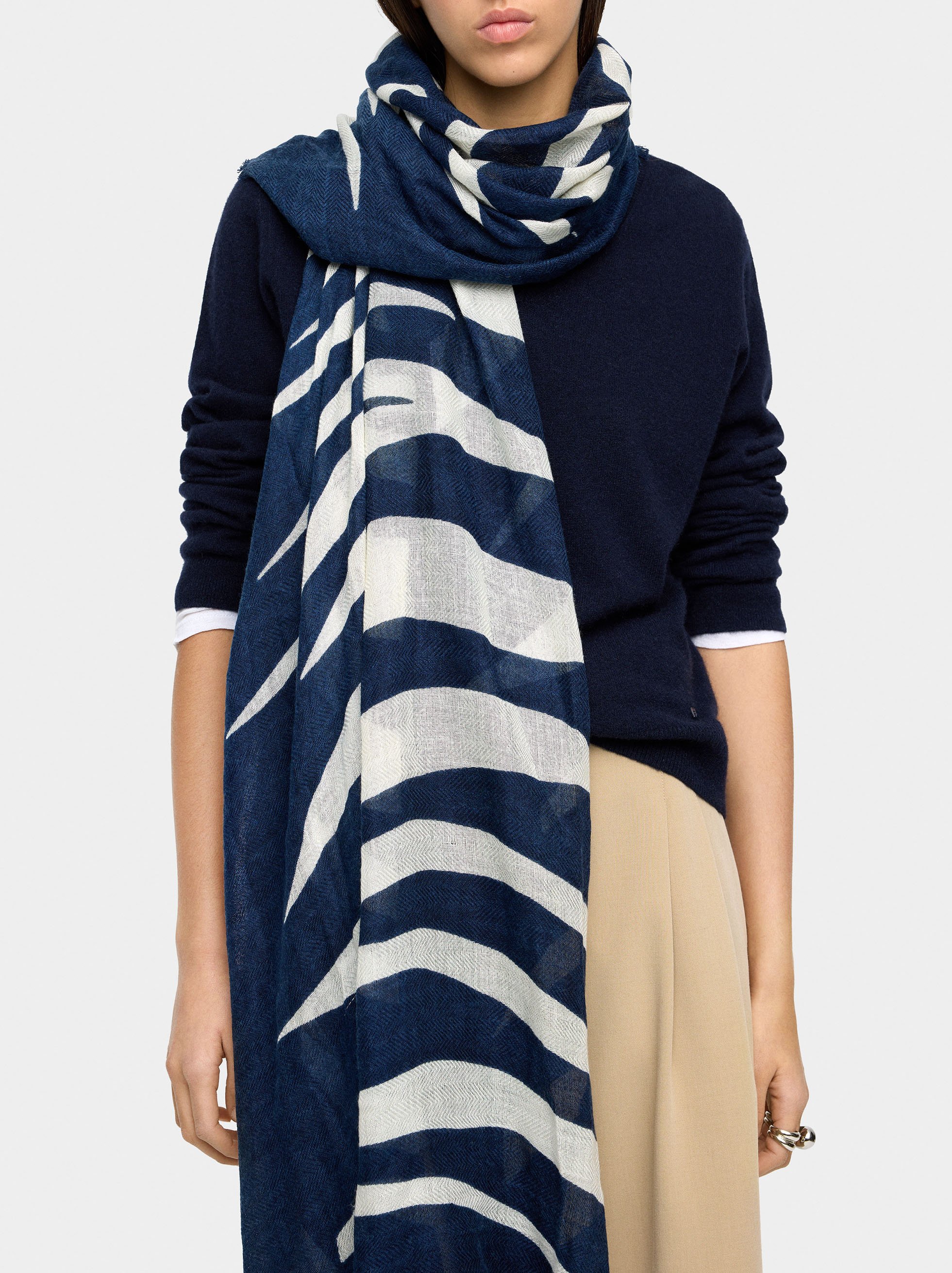 Printed frayed scarf image number 1.0