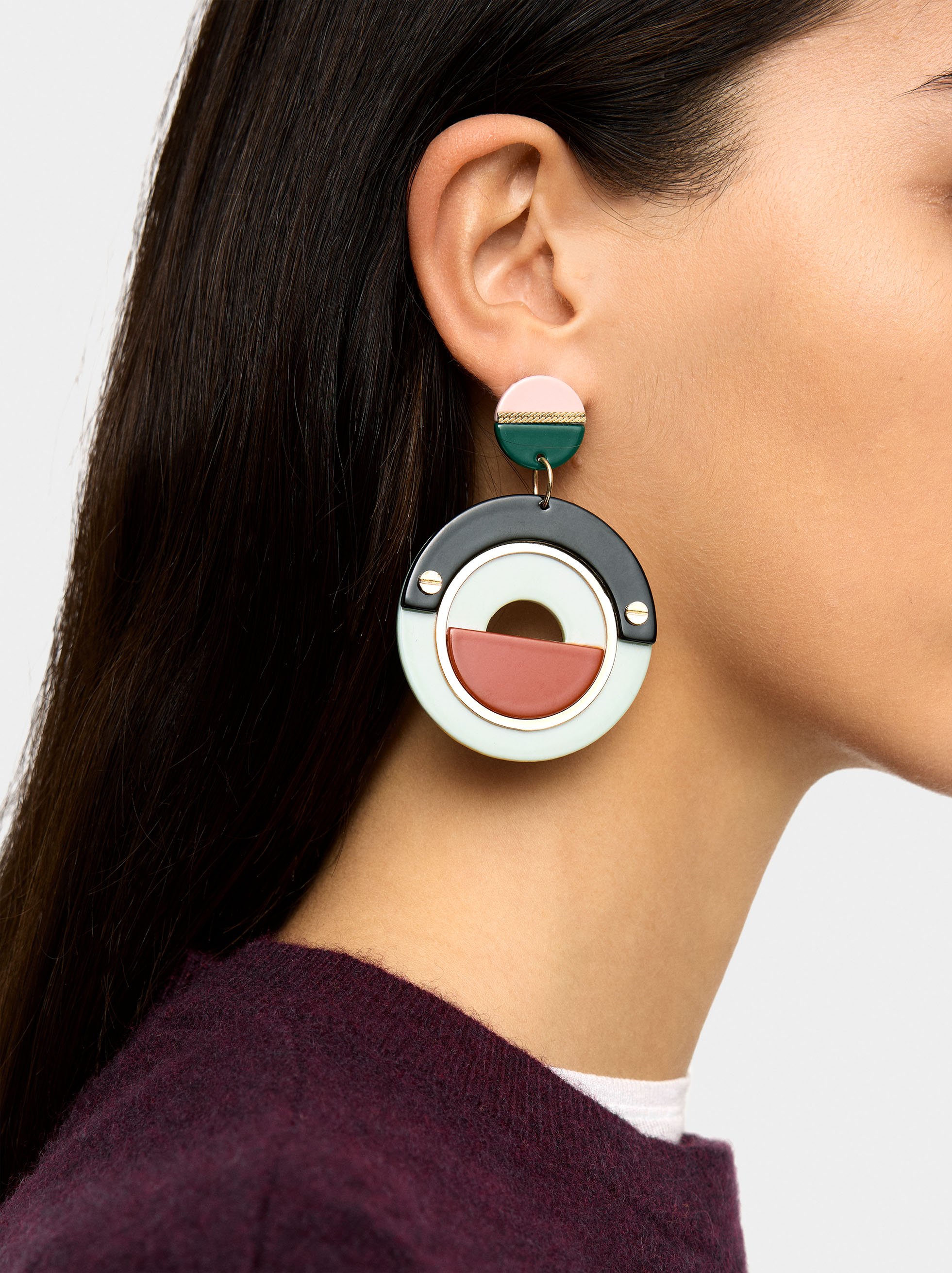 Round earrings with resin image number 1.0