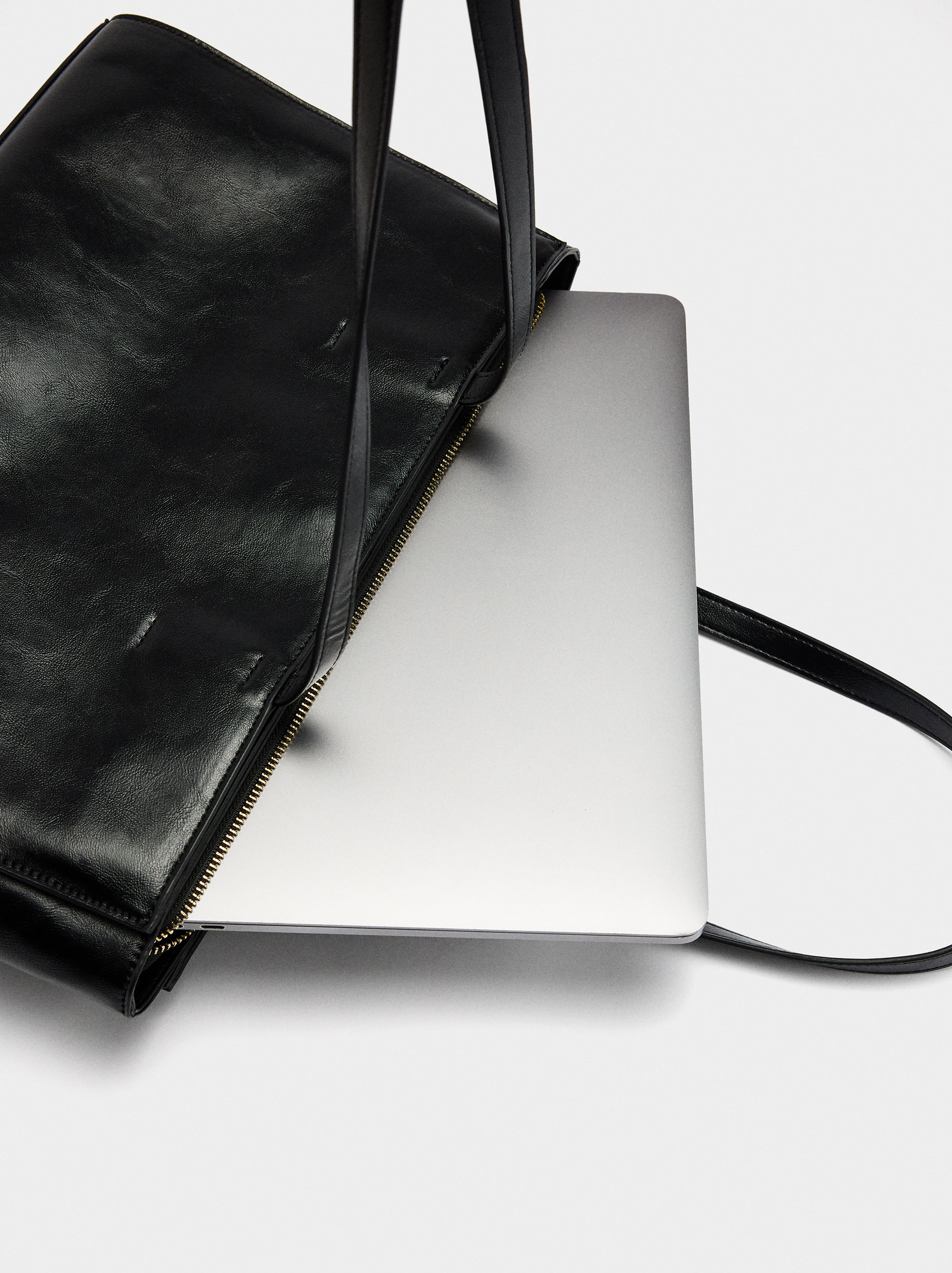 Plain 13" laptop bag image number 4.0
