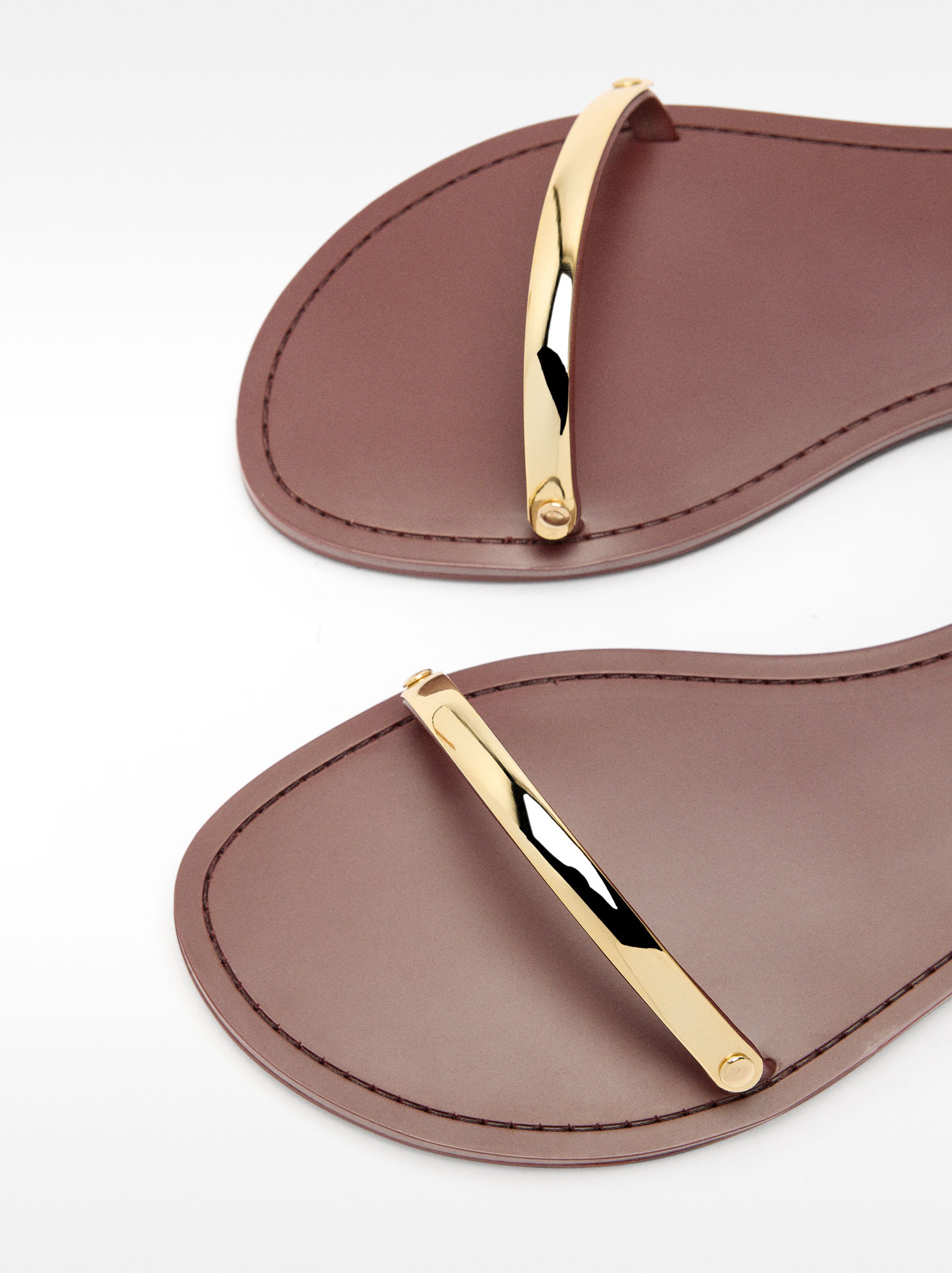 Flat sandals with metallic details image number 5.0
