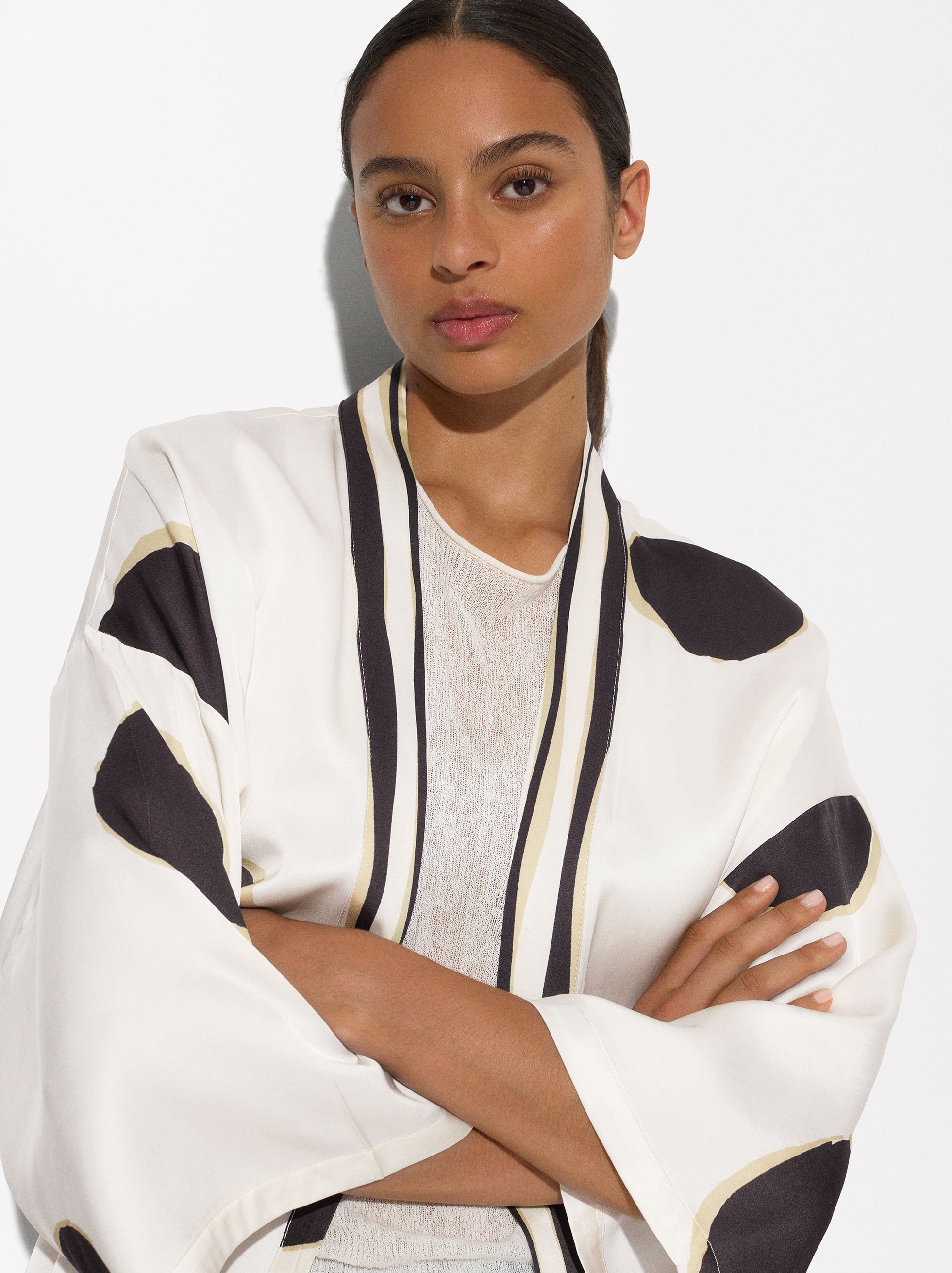 Polka dot printed kimono  image number 1.0