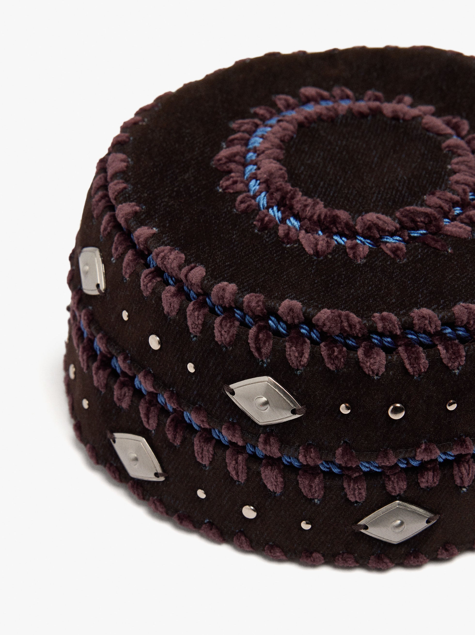 Hat with embroidery and metallic appliqu&eacute;s image number 2.0