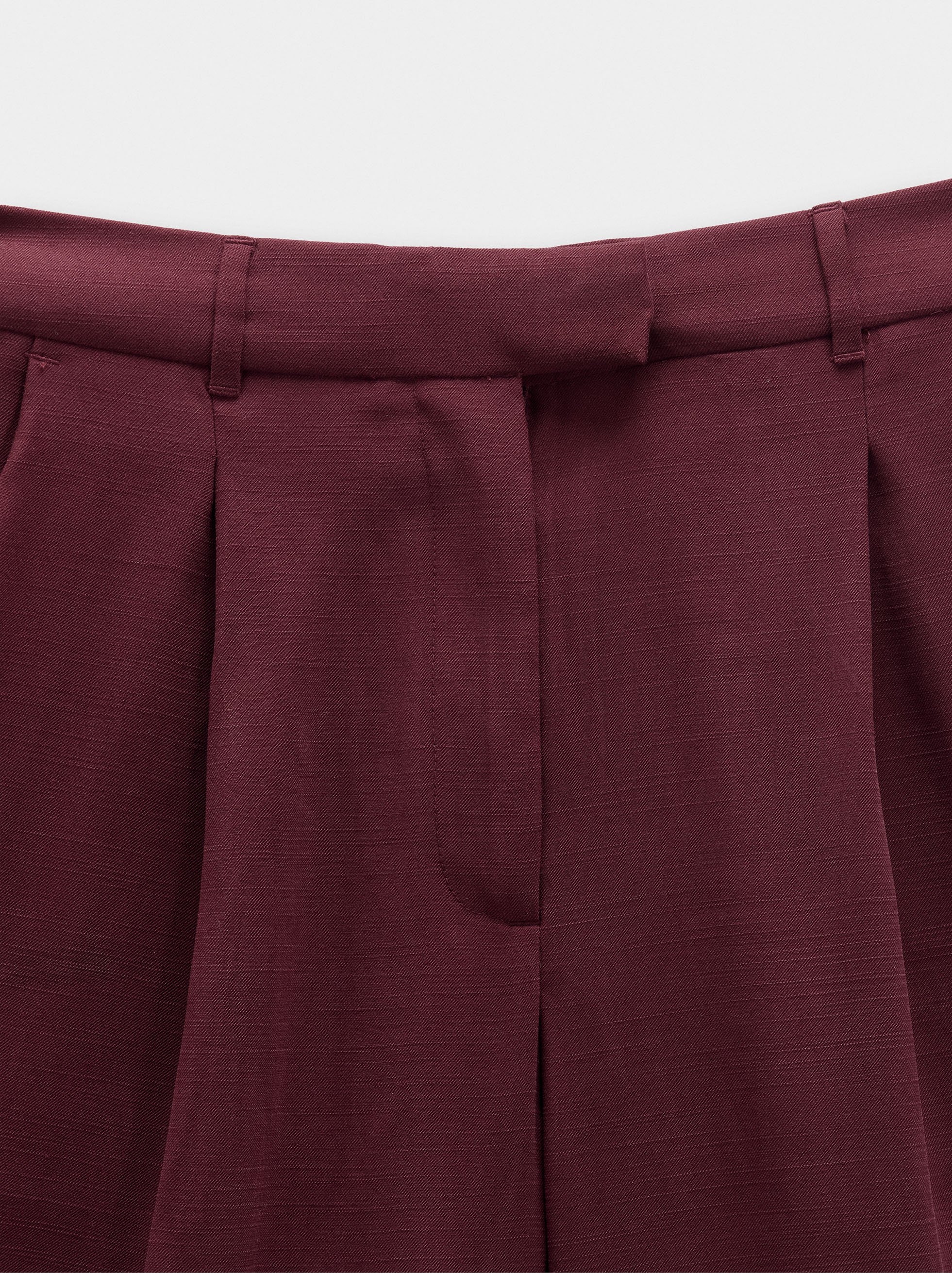 Pleated bermudas image number 5.0