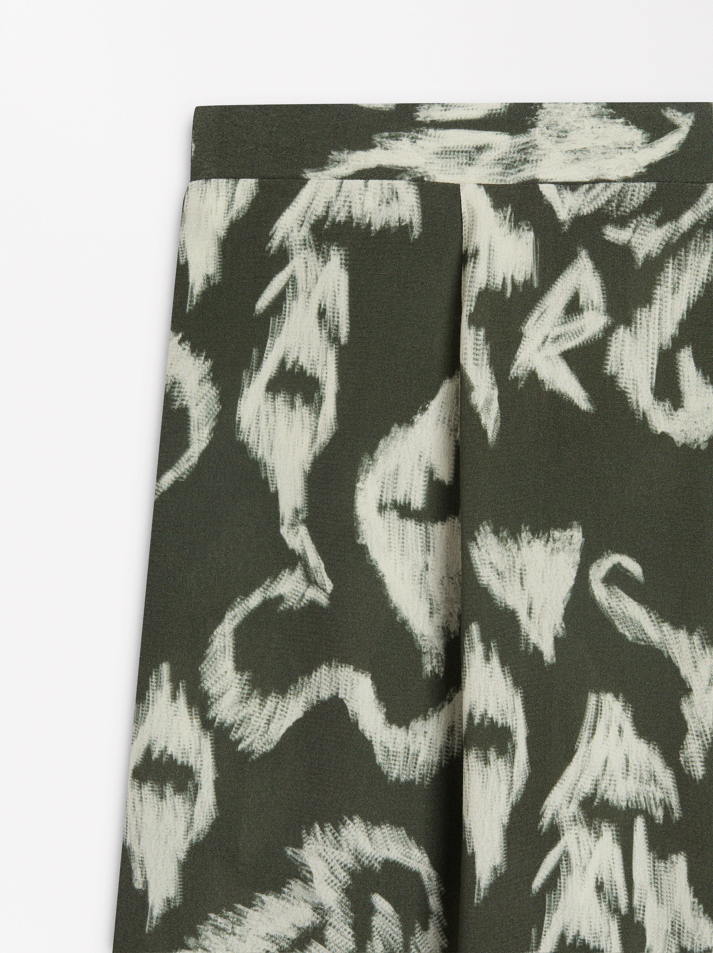 Pantalón estampado cintura elástica image number 6.0