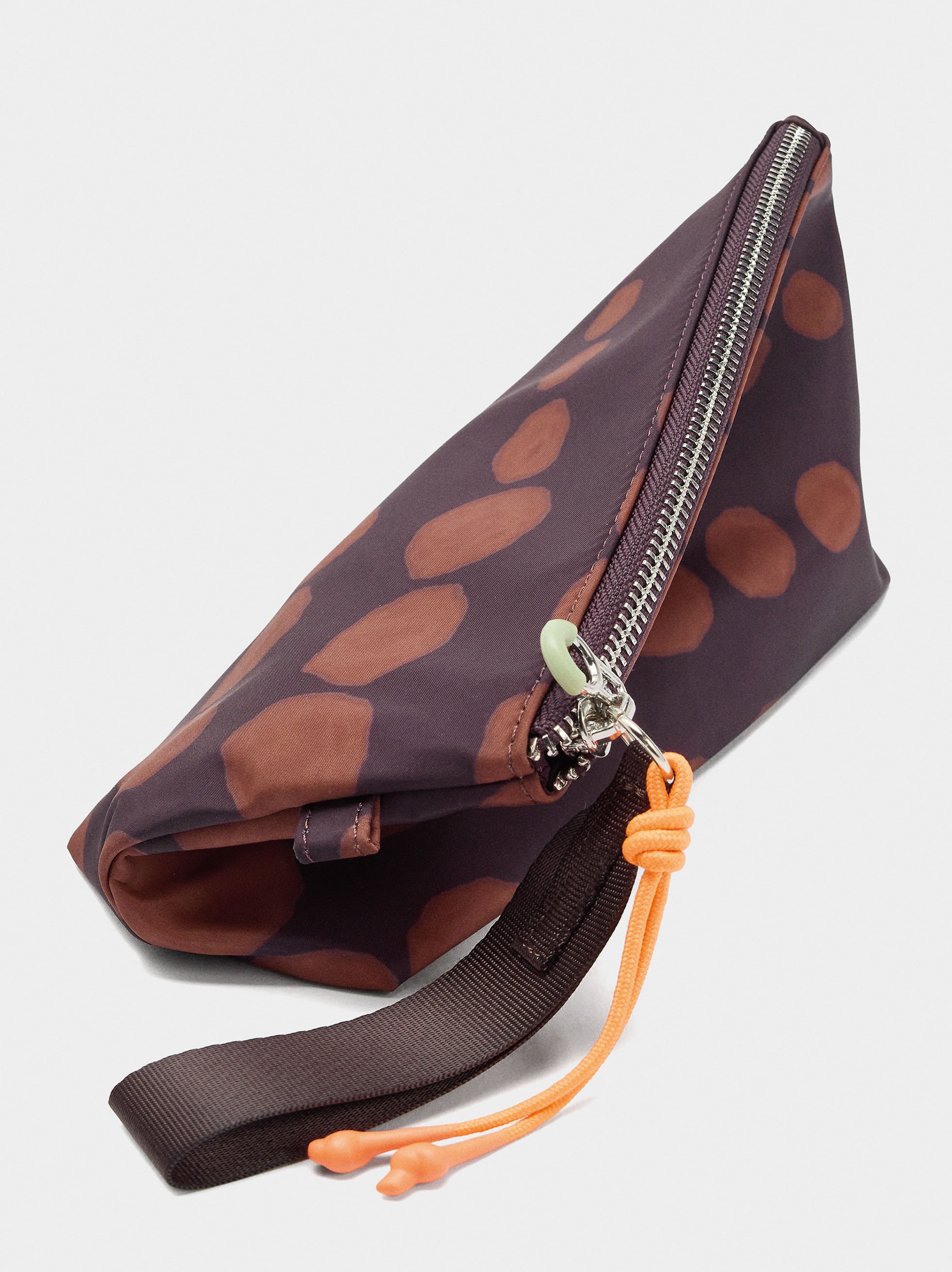 Neceser de nylon estampado image number 1.0