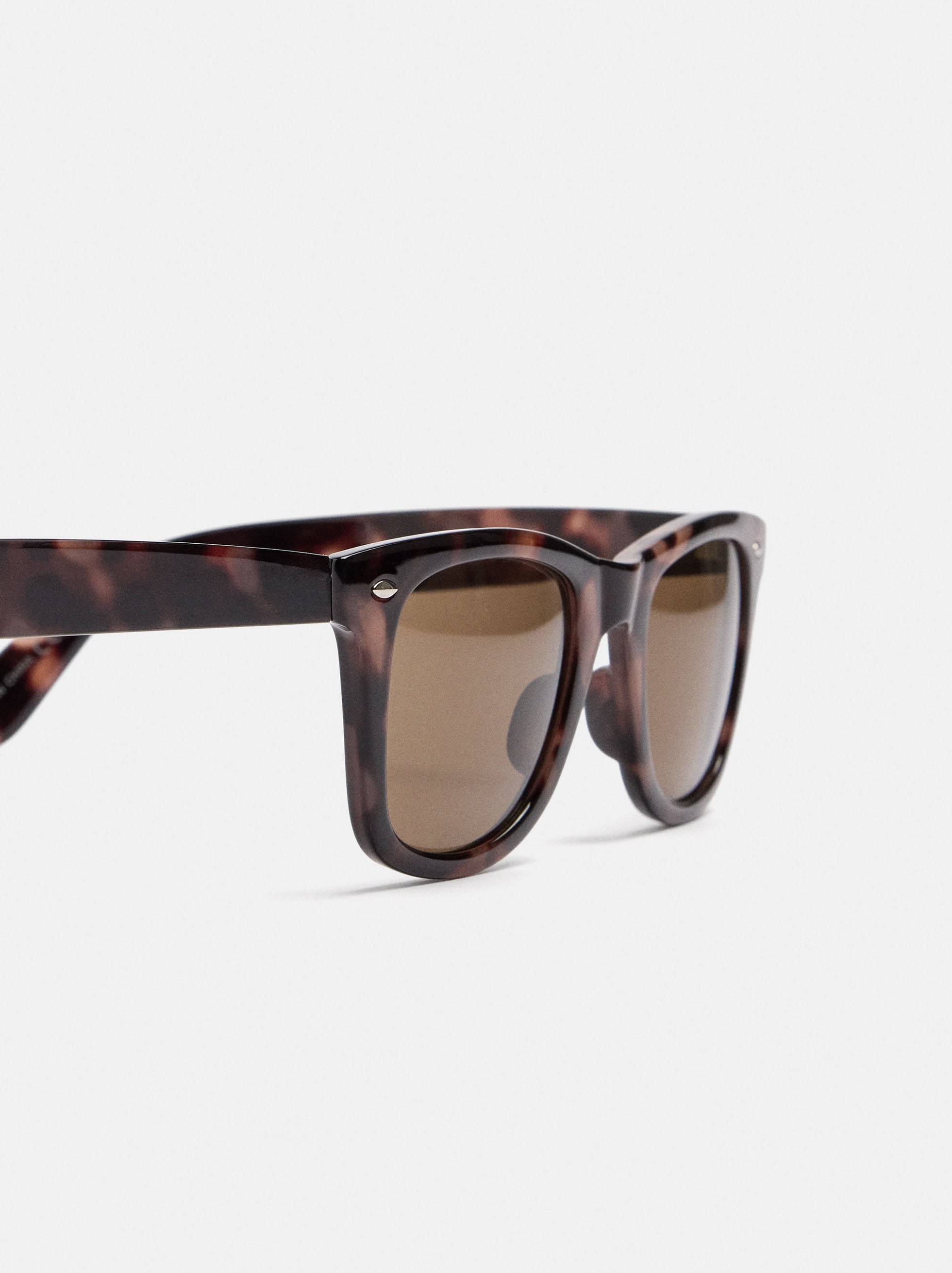 Square sunglasses image number 1.0