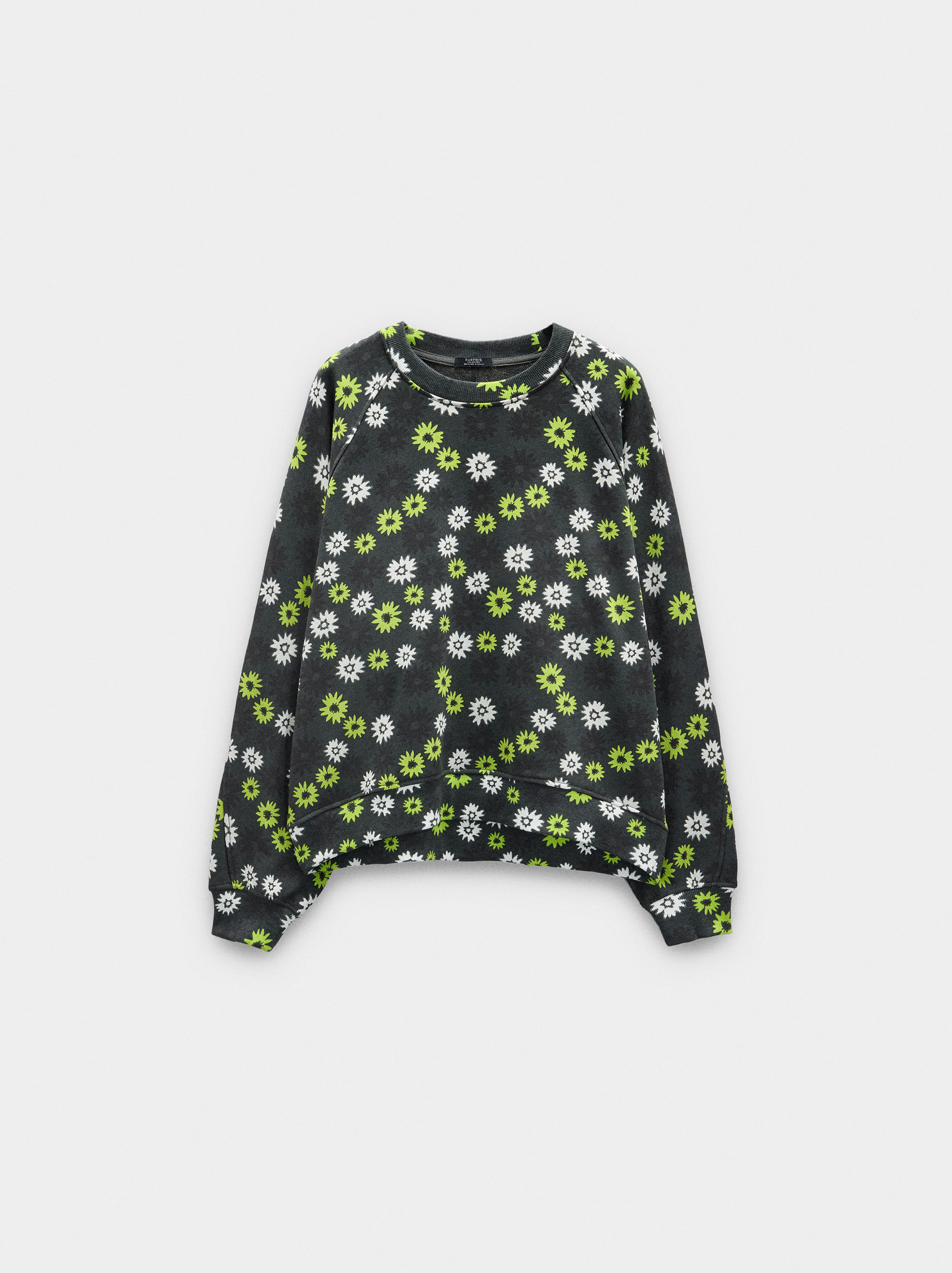 Sweatshirt with polka dots image number 4.0