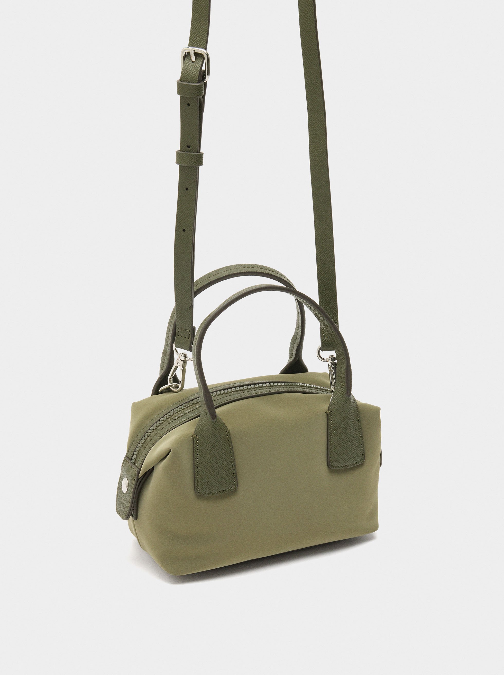 Bolso de mano de textura suave image number 3.0