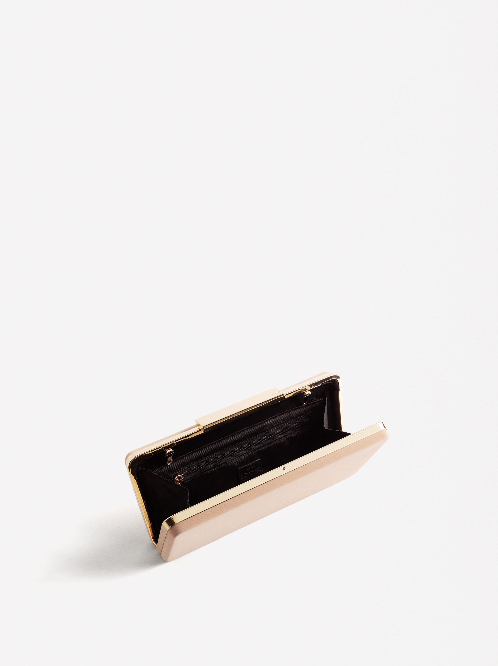 Rigid clutch velvety texture image number 3.0