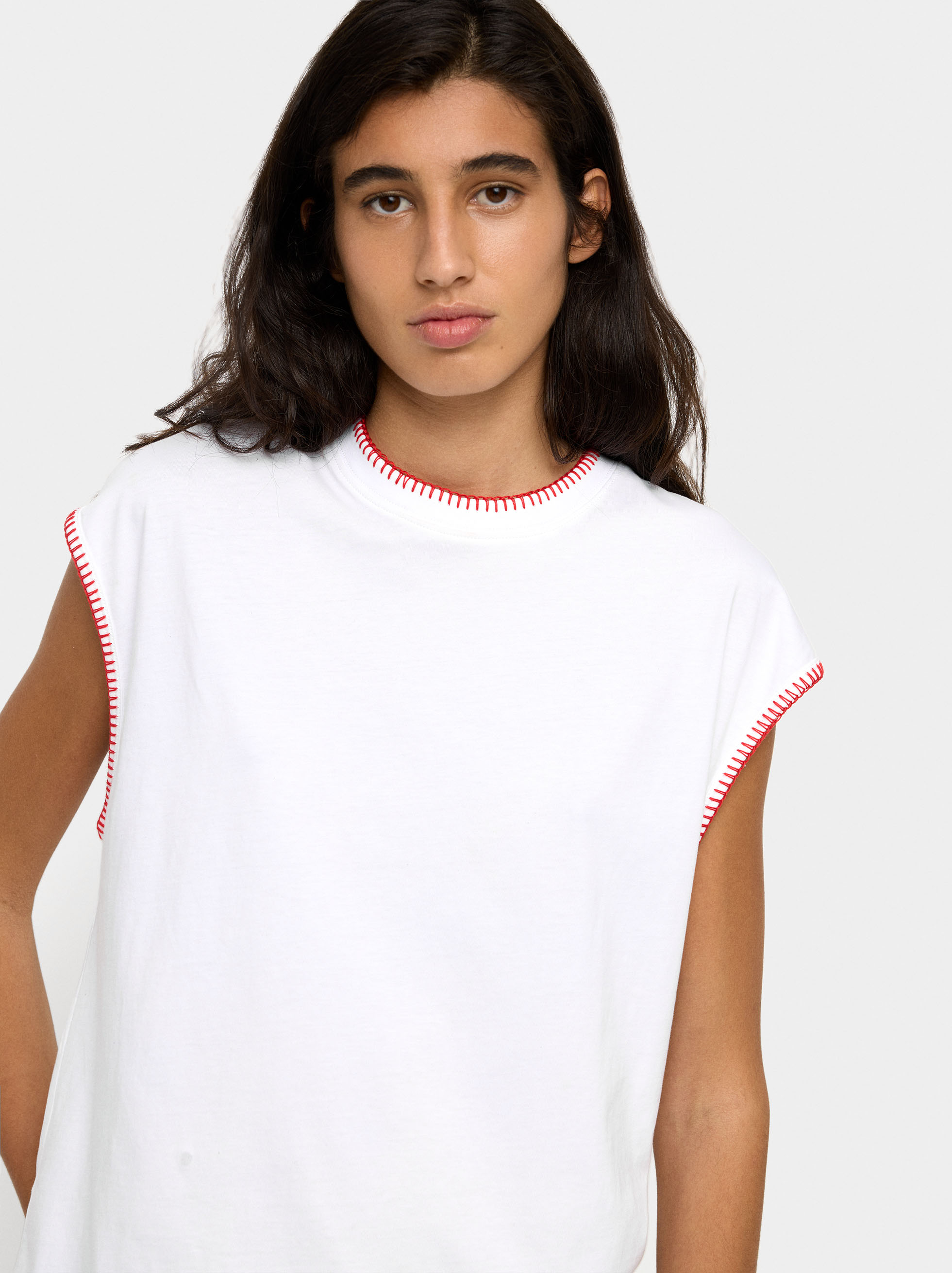 100% Cotton t-shirt with marked edges image number 3.0