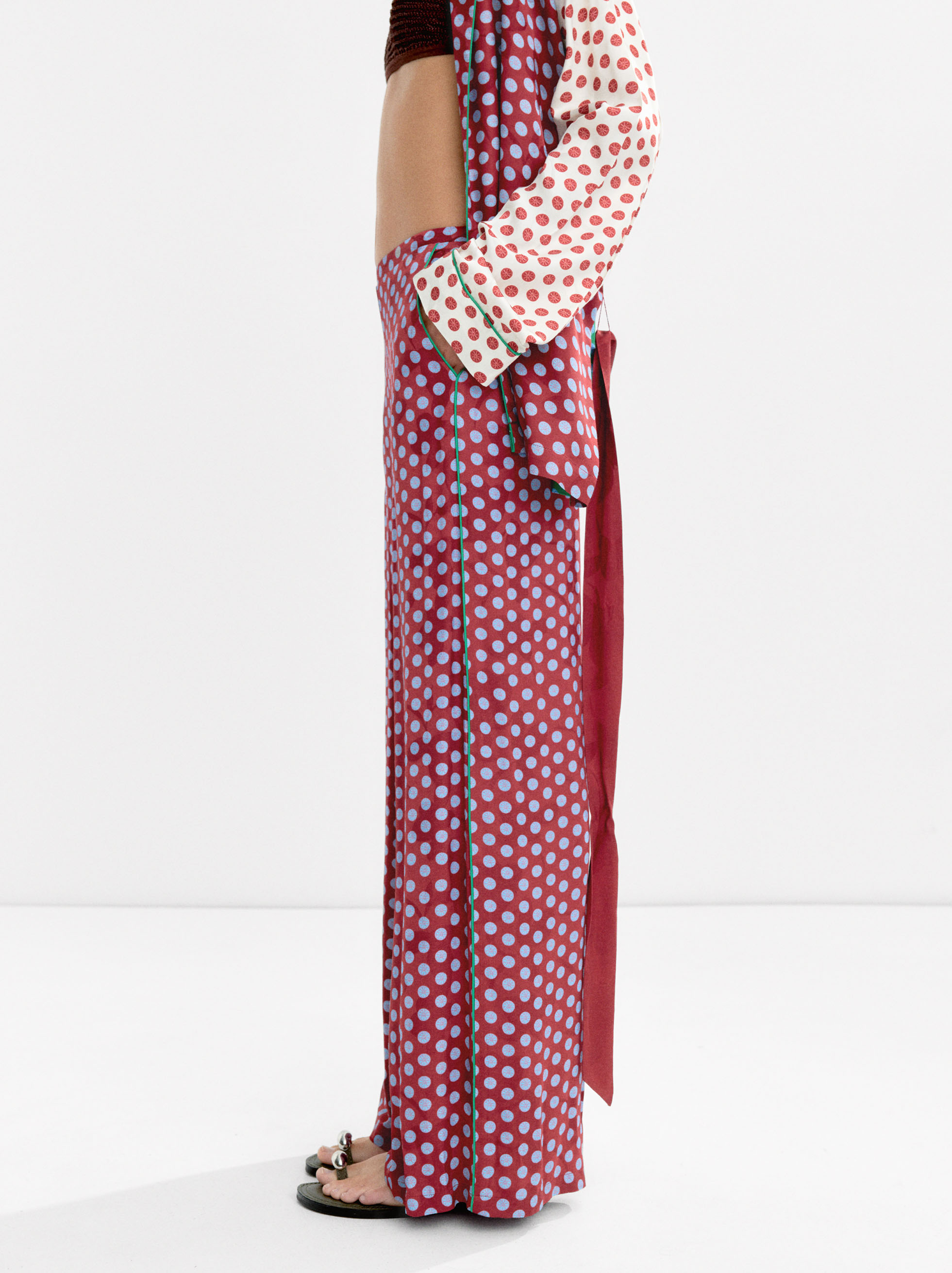 Printed contrast pants image number 2.0
