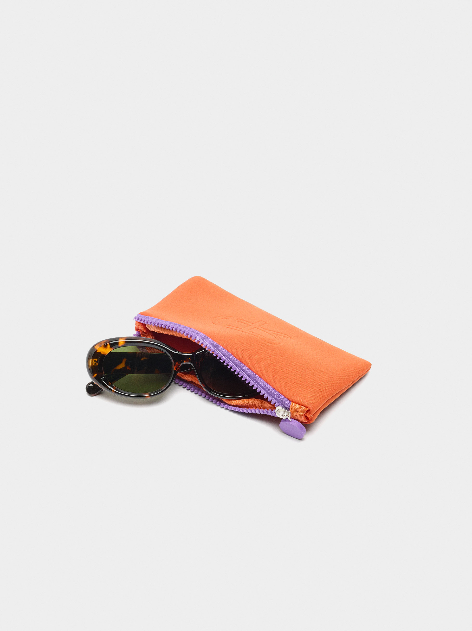 Oval sunglasses image number 3.0