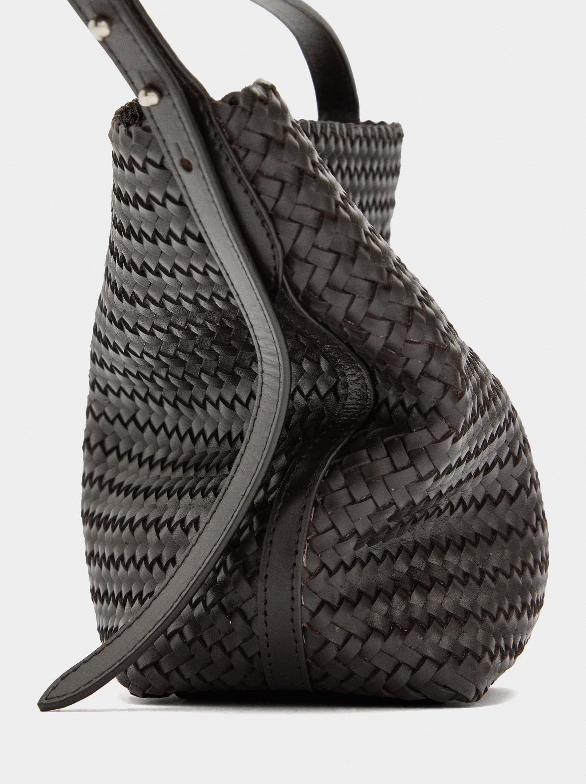 Shoulder bag with braided leather image number 3.0