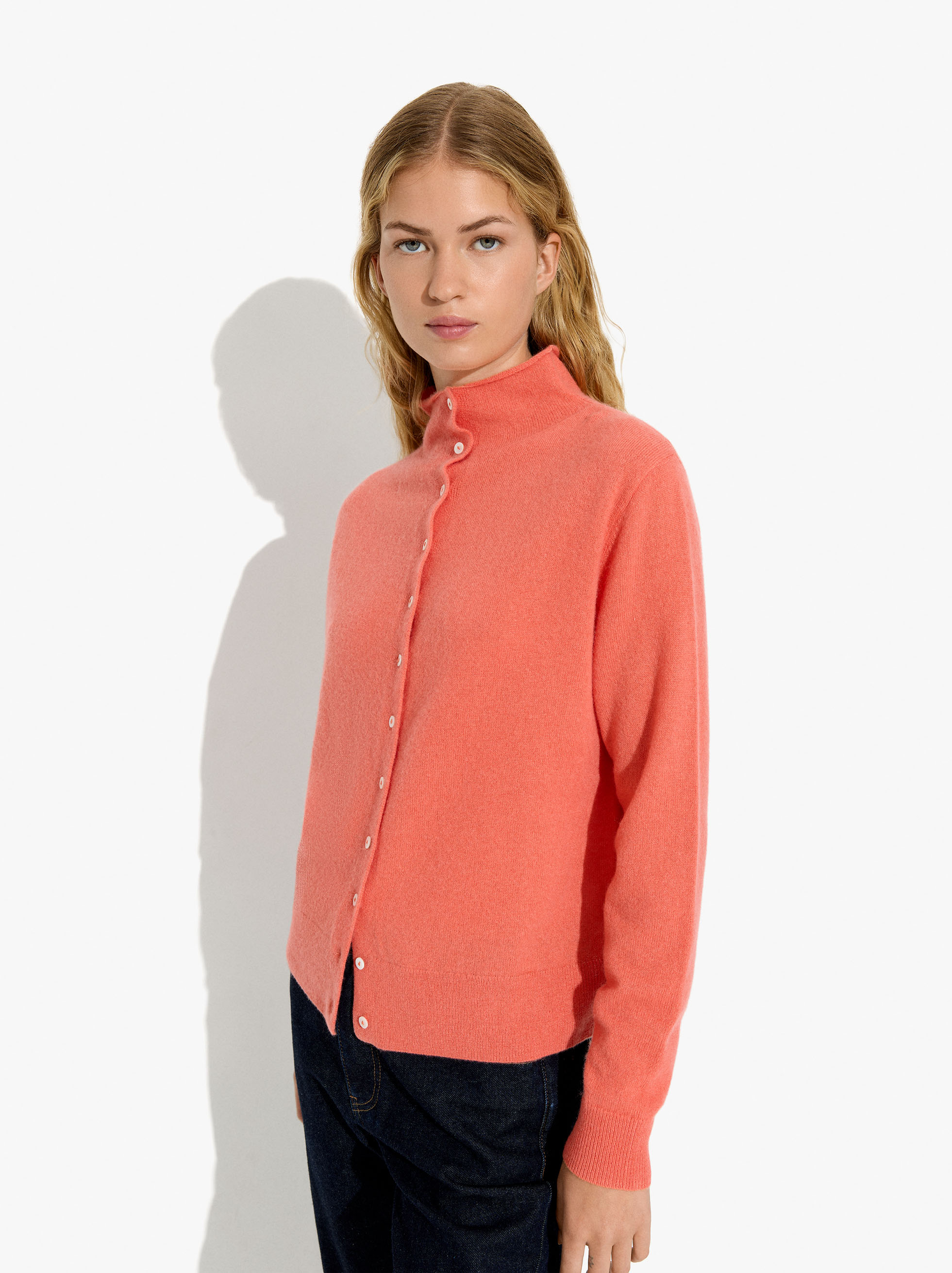 Strickjacke aus 100 % Kaschmir image number 2.0