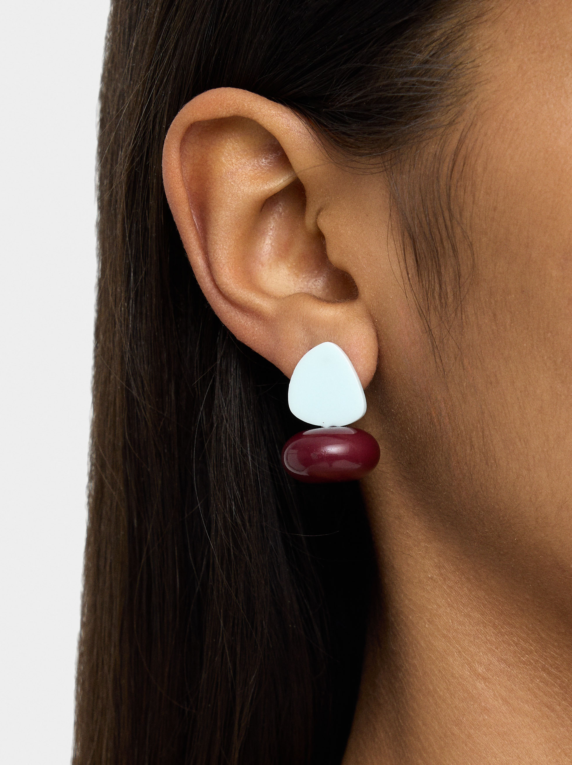 Kurze Ohrringe aus Harz image number 1.0