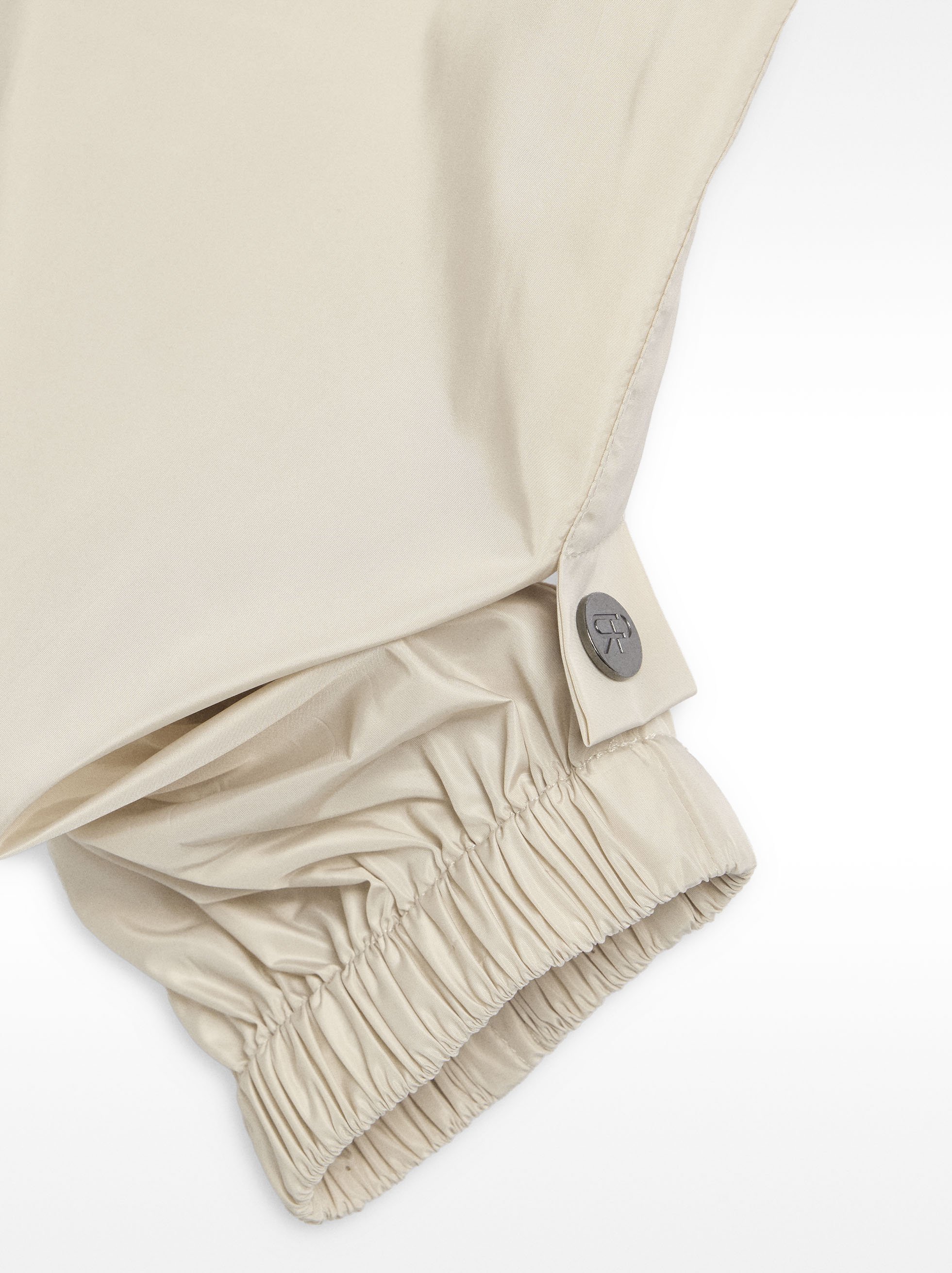 Hooded jacket with side pockets image number 6.0